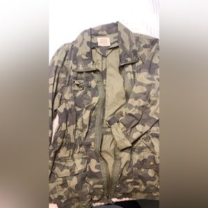 camo moto jacket tie , drawstring waist . xl